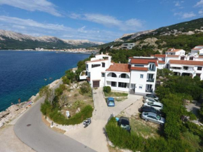 Apartment N6 D&D, Baska